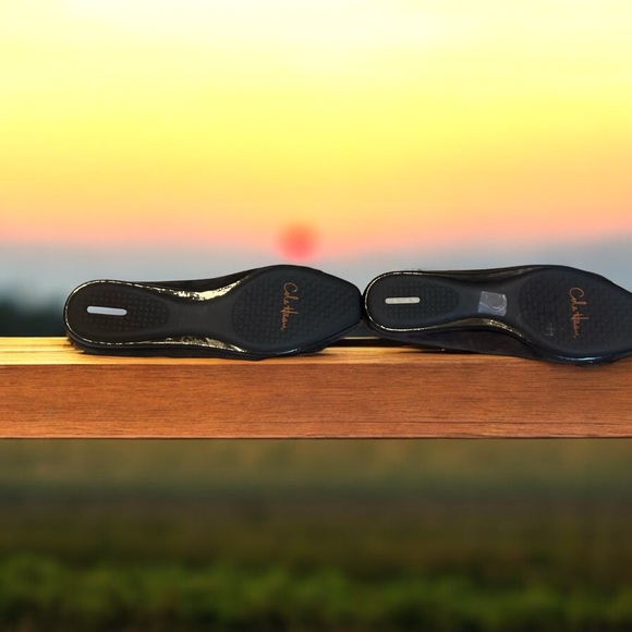 Cole Haan NikeAir Women's Flats slip on Shoes Size 7 Brown Suede Strap toe. - Picture 4 of 5